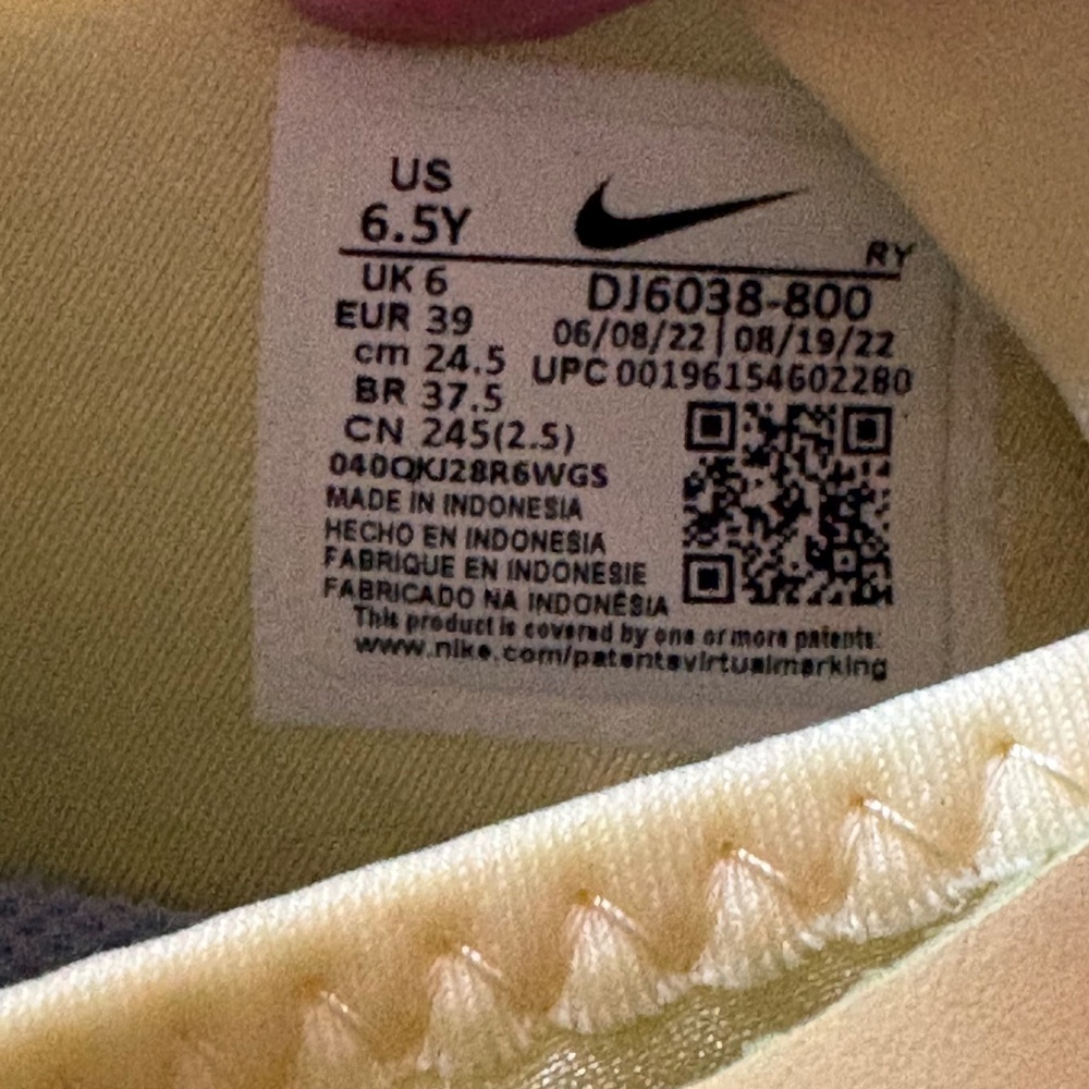 NEW - Nike Flex Runner Yellow Running Shoes Sneakers Athletic Trainers - Sz 4 - Picture 15 of 15
